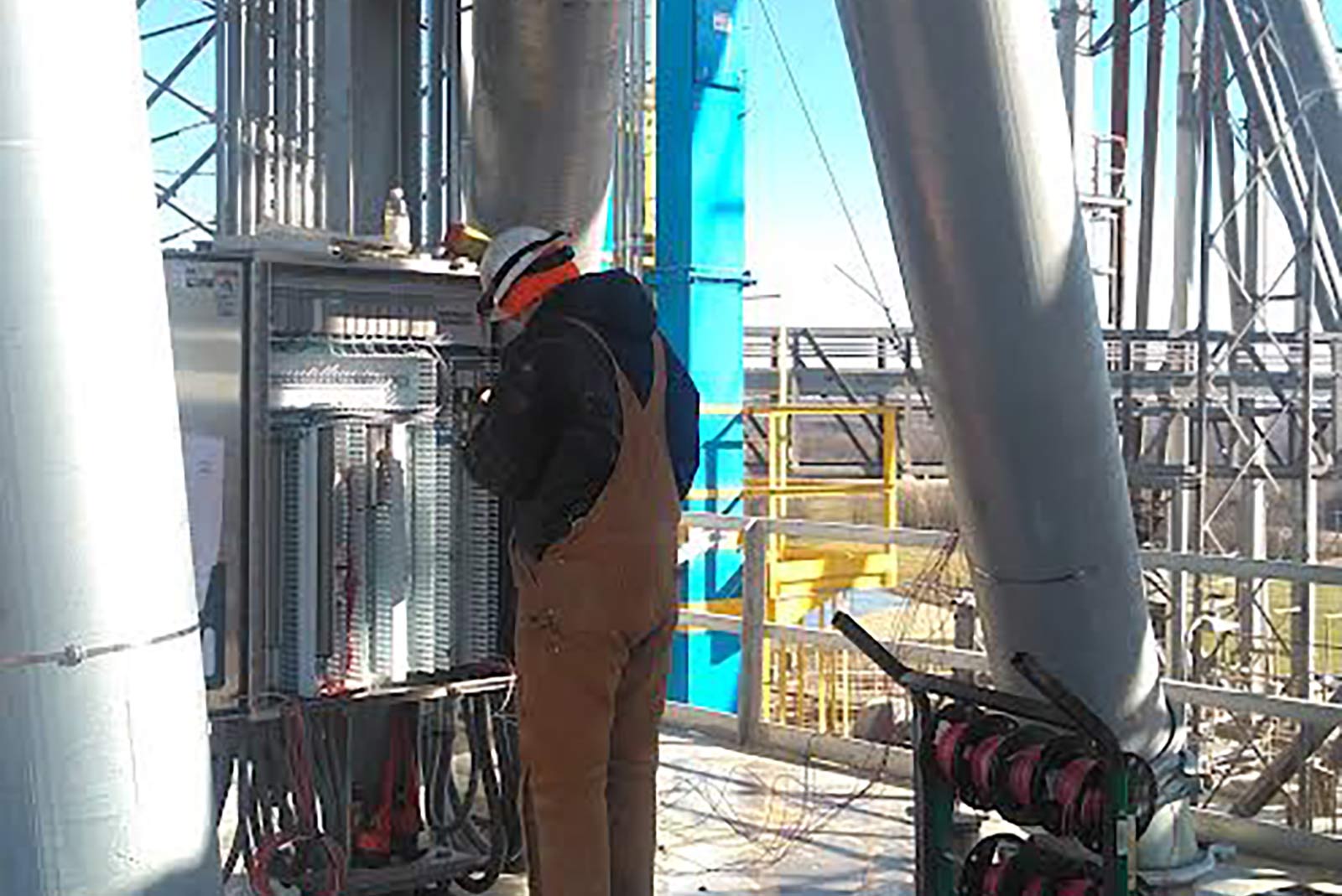 Pals Electric electrician working at an industrial manufacturing facility in Tennessee