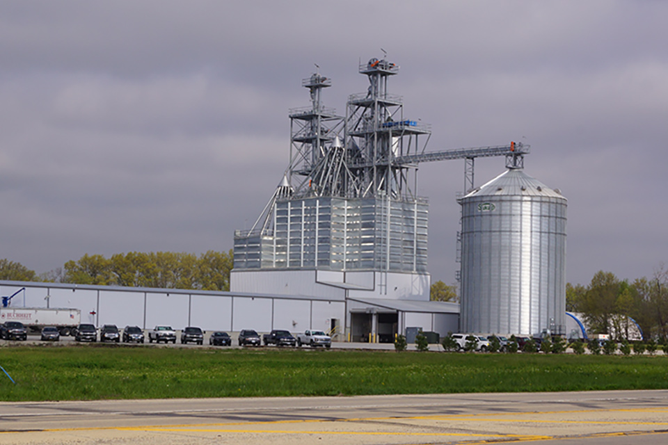 zoomed out view of an Effingham Illinois feed mill